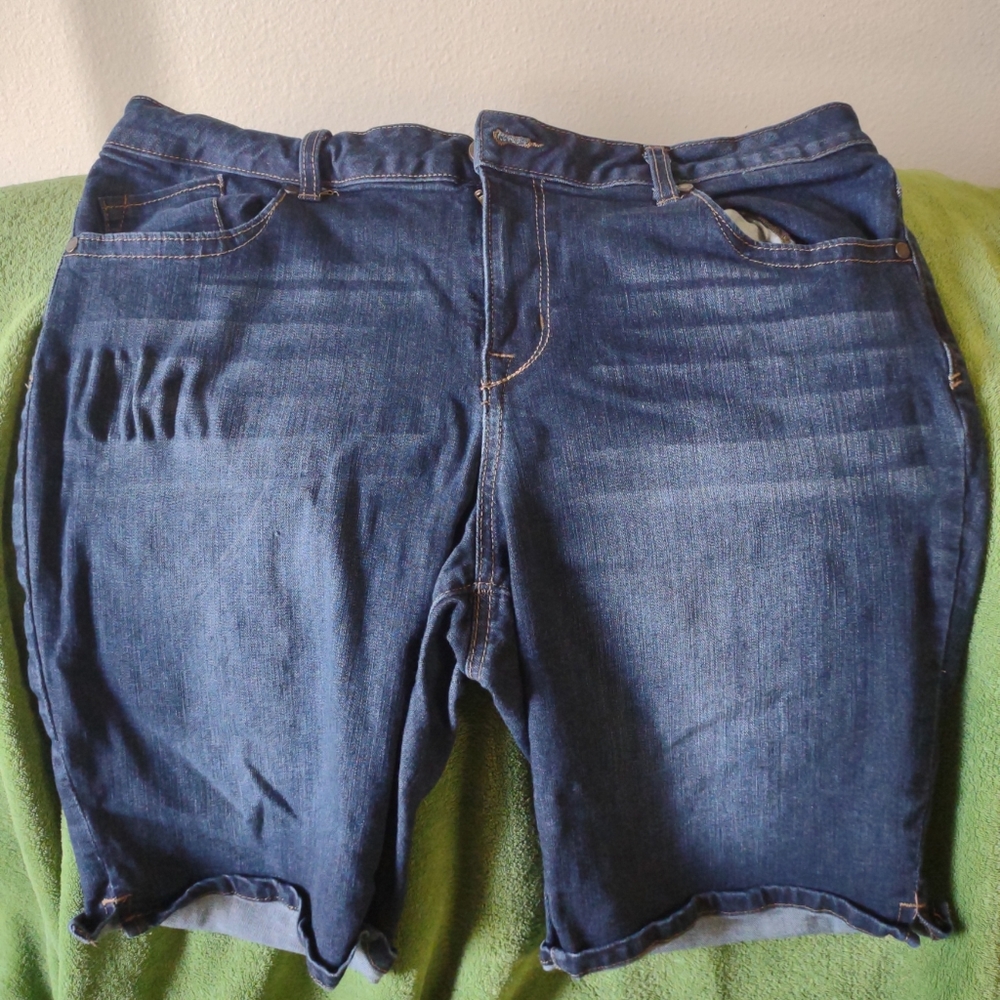 1822 Denim Stretch Shorts